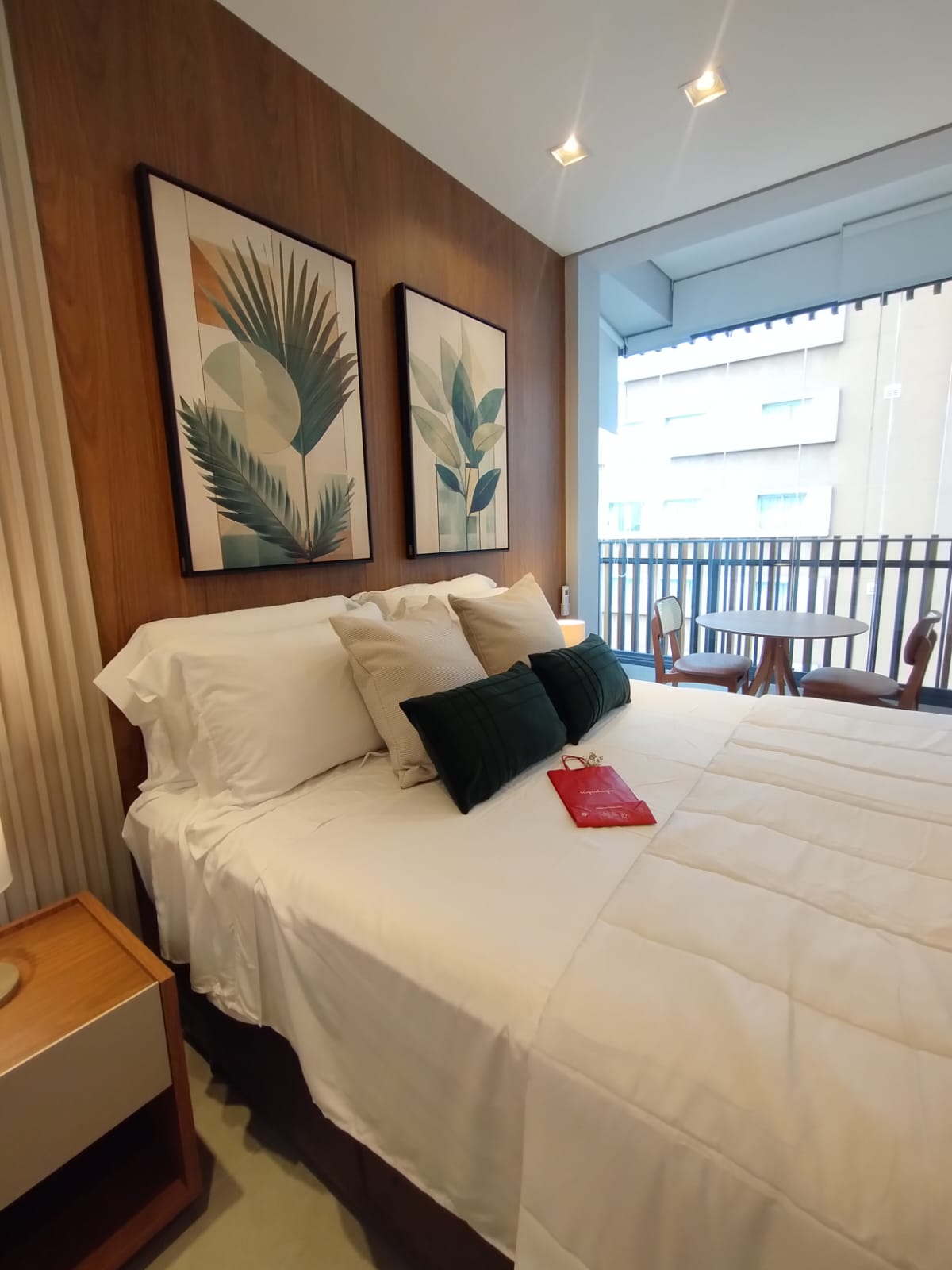 Limpeza de Airbnb: quarto de hospedagem com vista para a varanda
